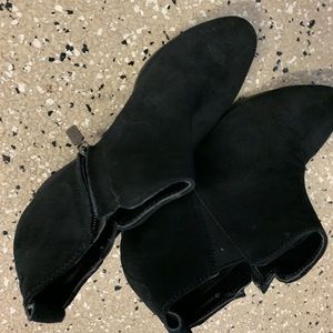 BLACK SHOES